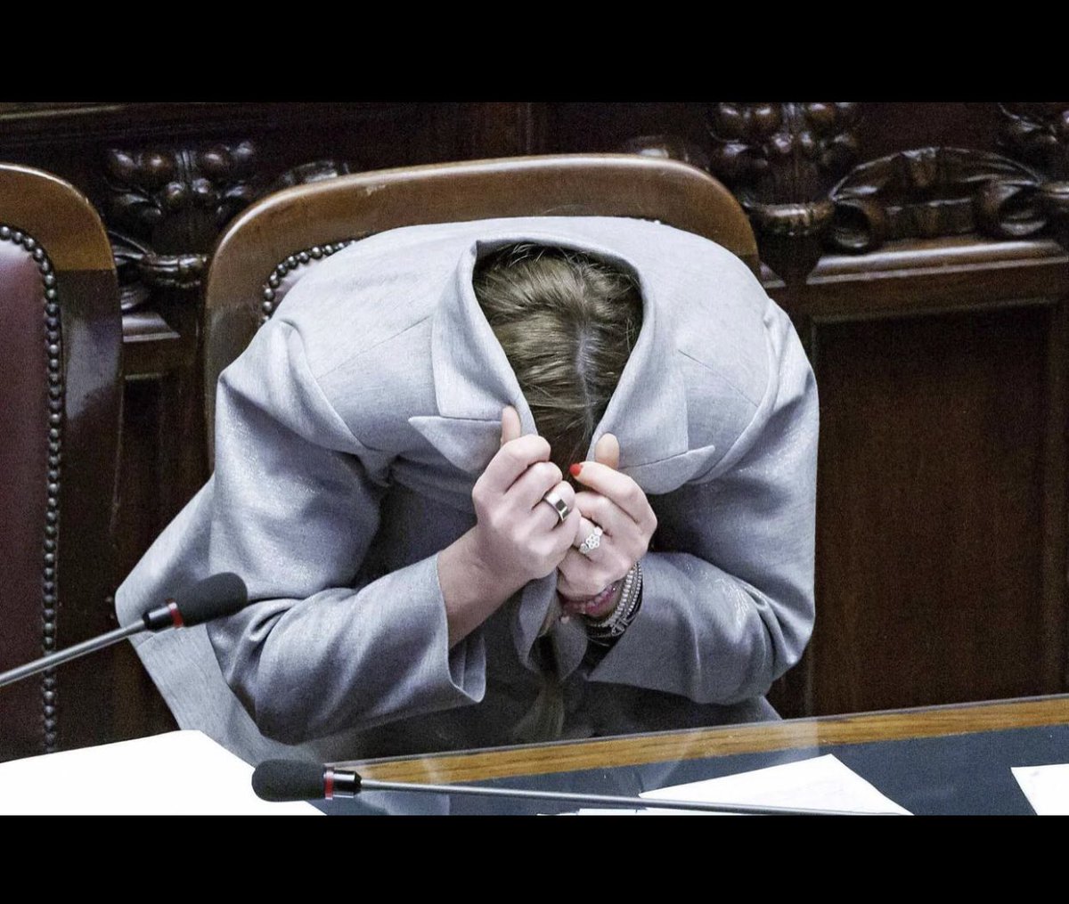Rampantex's tweet photo. @ChrisRicchiuti La discesa prima dell’oblio. CIAO BRUTTA 🤡🤡🤡 https://t.co/4bk1V0kNgD