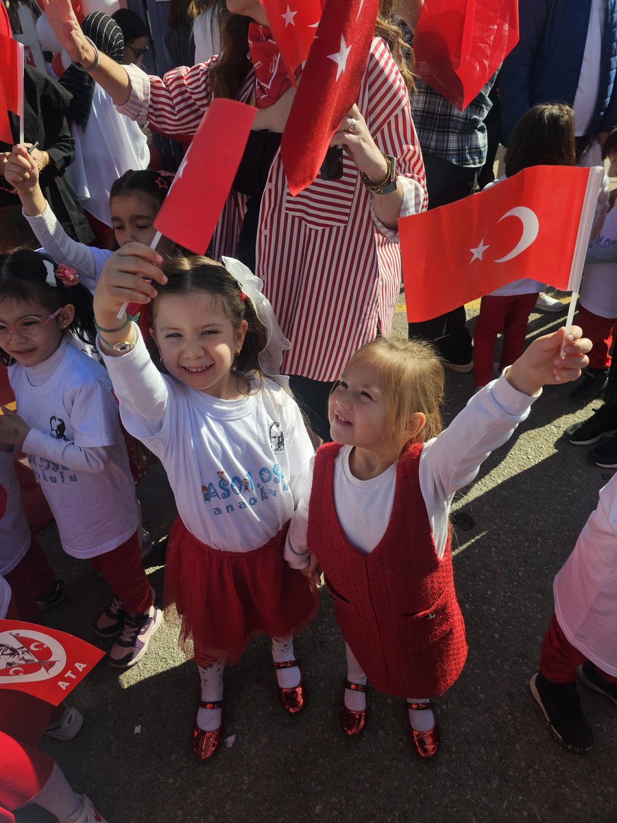 eylersn's tweet photo. Açtığın yolda
Gösterdiğin hedefe 🇹🇷
#Cumhuriyetin101Yılı https://t.co/WvaPpx5Ezm