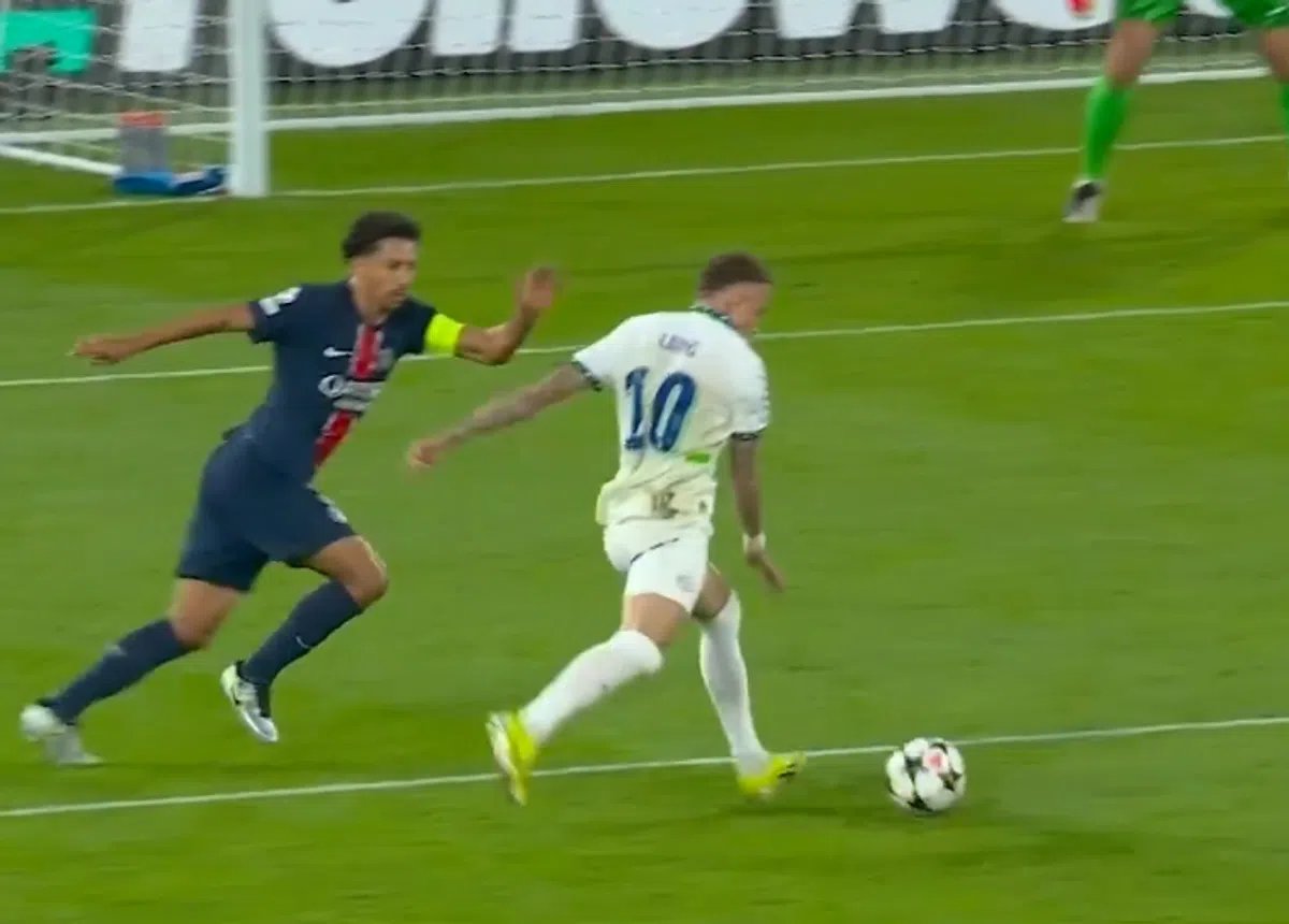 UEFA zet Lang in het zonnetje, aanvaller was iets te rap voor Marquinhos dlvr.it/TFrKH6