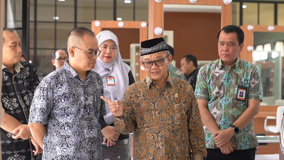 Abe_Mukti's tweet photo. Hari ini (29/10) mengunjungi satuan kerja Kemendikdasmen, yaitu Balai Guru Penggerak (BGP) Banten, BBPPMPV Bisnis dan Pariwisata. https://t.co/BwFJoln6vw