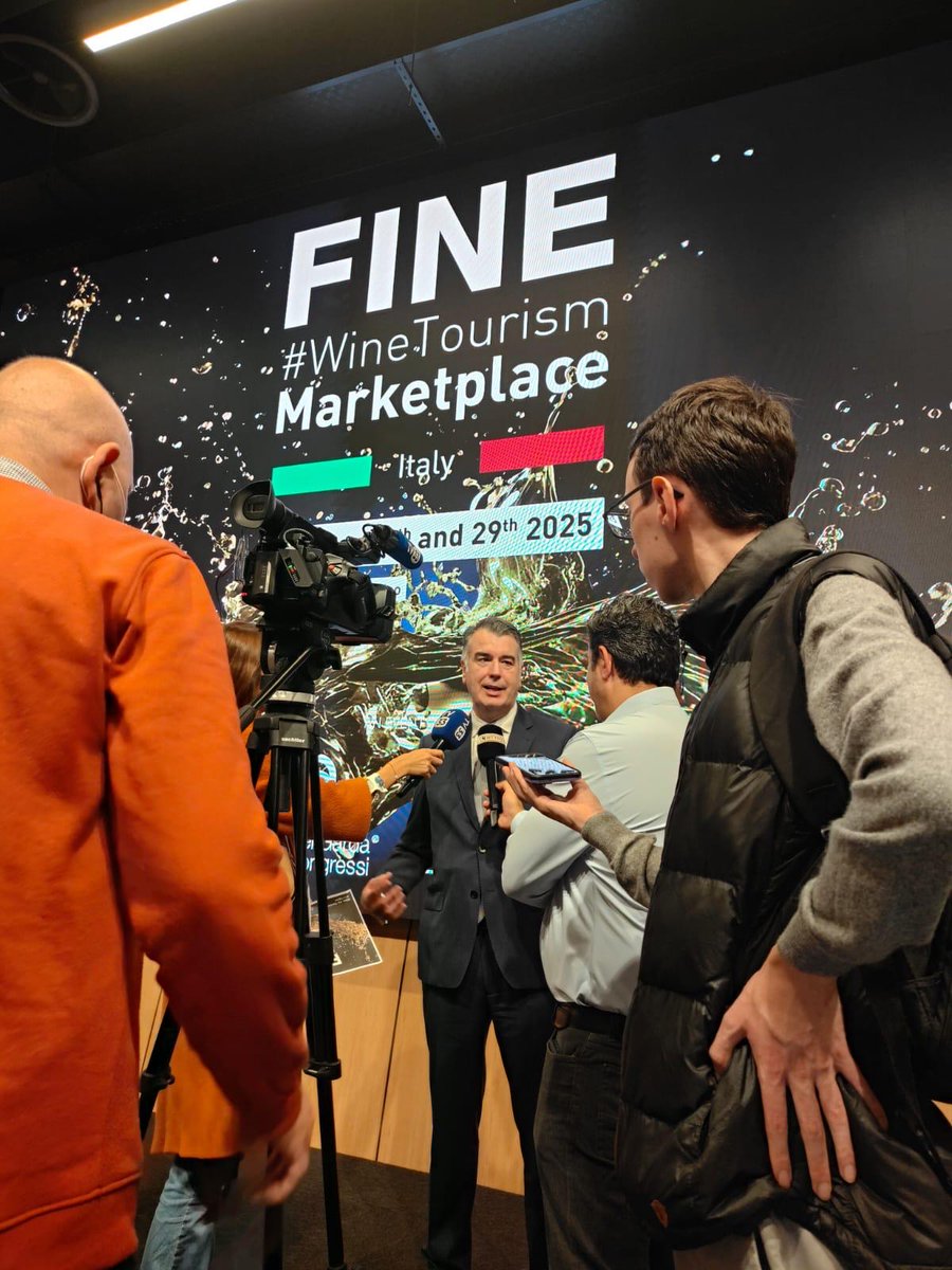 WineTourismExpo's tweet photo. 🇪🇸🇮🇹 Así ha sido la rueda de prensa de presentación de FINE Italia en Riva del Garda.  

➡️ La feria de enoturismo celebrará su primera edición fuera de España el próximo otoño.

ℹ️Para más información: https://t.co/ap4emmARfO #FINE #Italia #España https://t.co/AZdyIRZC9b