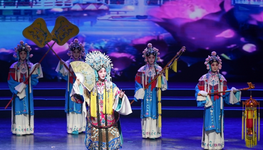ChangShaDaily's tweet photo. The first National #Showcase of #Playlets and #Sketches concluded in #Changsha on the evening of October 28. The event showcased the fruitful achievements of playlet and sketch artists in the cultural and tourism sectors nationwide. https://t.co/dW18GaqXe2 https://t.co/bVzxKLGnrZ