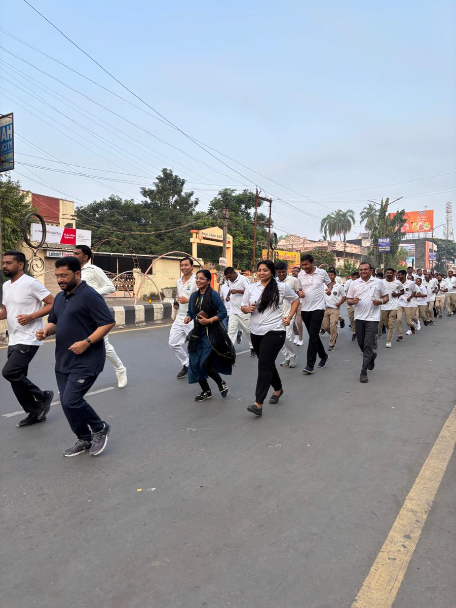 "એક ભારત, શ્રેષ્ઠ ભારત"
આજરોજ બારડોલી સ્વરાજ આશ્રમ ખાતે સરદાર વલ્લભભાઈ પટેલની જન્મજયંતિ નિમિત્તે રન ફોર યુનિટીનું આયોજન કરવામાં આવેલ હતું. જેમાં શહેરી અને ગ્રામ્ય જનતાએ મોટી સંખ્યામાં ભાગ લીધો. <a href="/CMOGuj/">CMO Gujarat</a> <a href="/revenuegujarat/">Revenue Dep. Gujarat</a> <a href="/InfoGujarat/">Gujarat Information</a> <a href="/InfoSuratGOG/">Info Surat GoG</a>
#RunForUnity