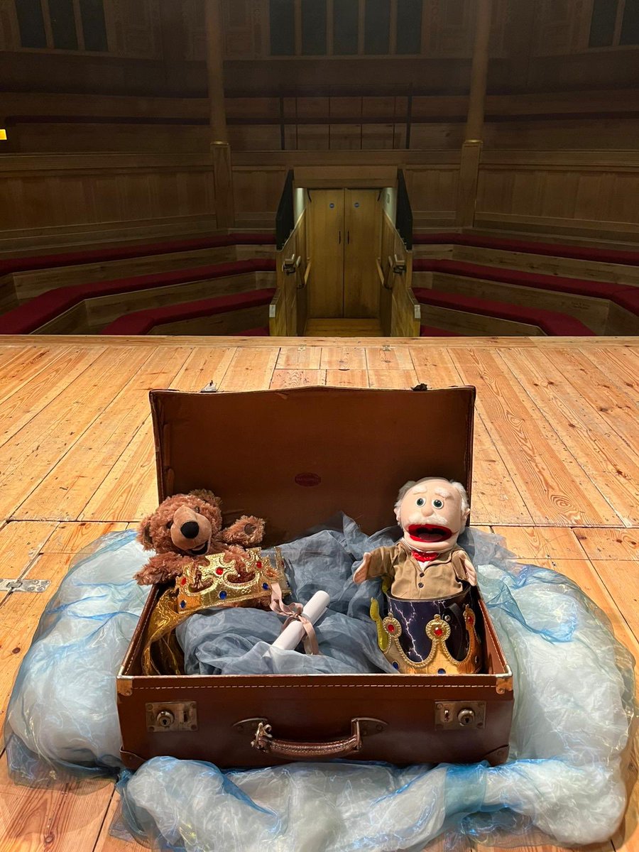 Incredibly proud of our family show #TheWintersTale which I made with @BeaSvistunenko for <a href="/The_Globe/">Shakespeare’s Globe</a> #storytellling series <a href="/lucycuth8/">Lucy Cuthbertson</a>. Premier today in the gorgeous Sam Wanamaker theatre at 12 and then showing again at 3. Best exit pursued by a bear you’ve ever seen!