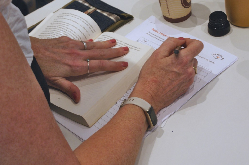 readingagency's tweet photo. Ever wondered how the @BBCRadio2 Book Club picks its books? 📚 Our panel of expert readers from across the UK read hundreds of titles each season to find the best in new fiction. Get an insight into the process in our behind the scenes blog👉️ https://t.co/I0tfby6T4D #R2BookClub https://t.co/2CgfDm3wql
