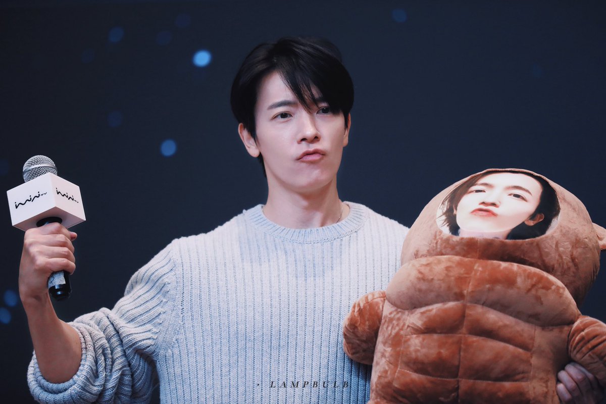 BULBLAMP's tweet photo. #DONGHAE 241027 https://t.co/qZQxOPUbBF