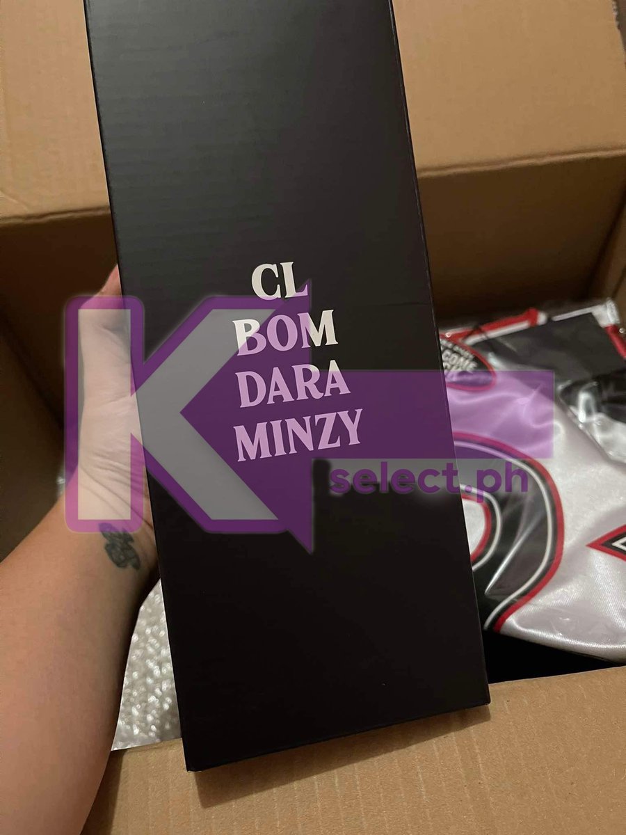 kselect_ph2's tweet photo. WTS LFB help rt
2NE1 OFFICIAL LIGHTSTICK BLACK

💸 2,550 php ALL IN + LSF

‼️ 1 SLOT AVAIL ‼️

ONHAND AND READY TO SHIP ✨
NO TO SENSITIVE BUYERS ❌
NO TO BOGUS BUYERS ❌

QRT MINE 
#KSelectPH @chaelinCL @haroobomkum @krungy21 @mingkki21 https://t.co/7aWM2PEuDU