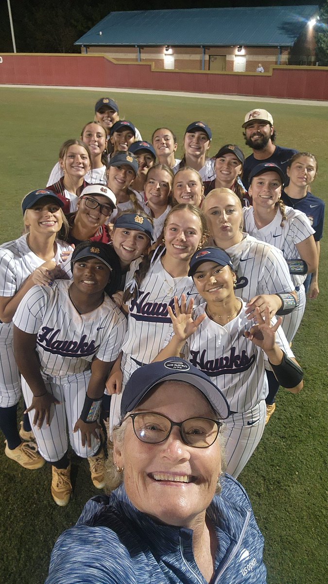 I have loved watching this team work through the process of this season as they work towards their goal of the state tournament. It's not over......see you in Columbus! 
<a href="/BuckeyeAaron/">Gen50 Ministries</a> 
#love
#serve
#encourage
#GEN50 
<a href="/MCHarveyReports/">Harvey Reports</a>