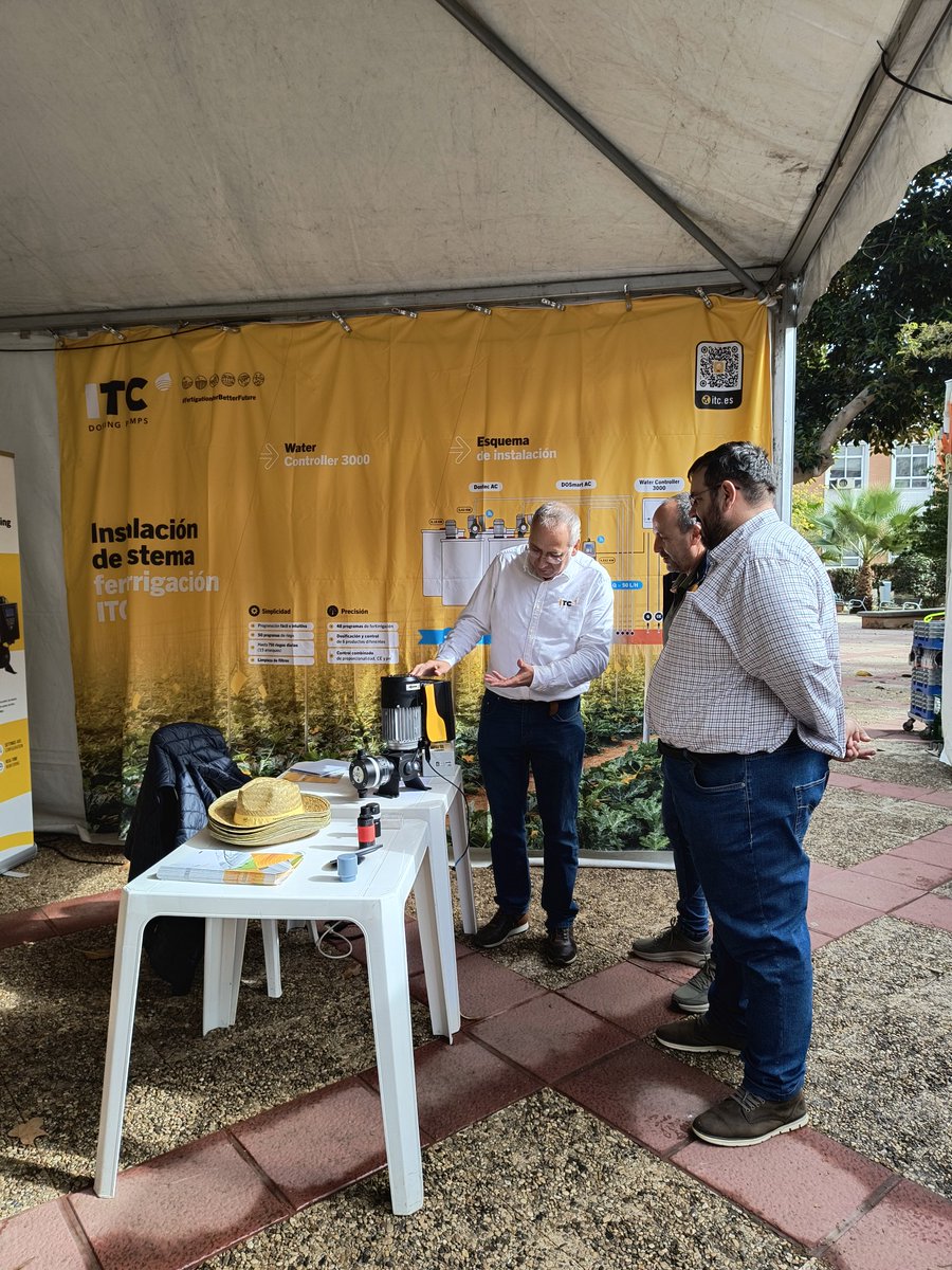 HortiData's tweet image. ↪️ Pasamos al área de las #Demos en la que las empresas muestran al público asistente las herramientas expuestas 

III #DemoHortiDATA2024