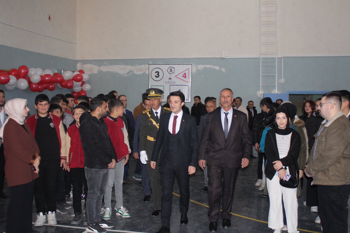 HorasanB's tweet photo. Cumhuriyetimizin 101. yılı vesilesiyle, ilçemiz spor salonunda düzenlenen 29 Ekim Cumhuriyet Bayramı Kutlama Programı’na Başkan V. Sn. Bekir Zirek protokol üyeleri ile birlikte katılım sağladı. https://t.co/cNcfNJyBmD