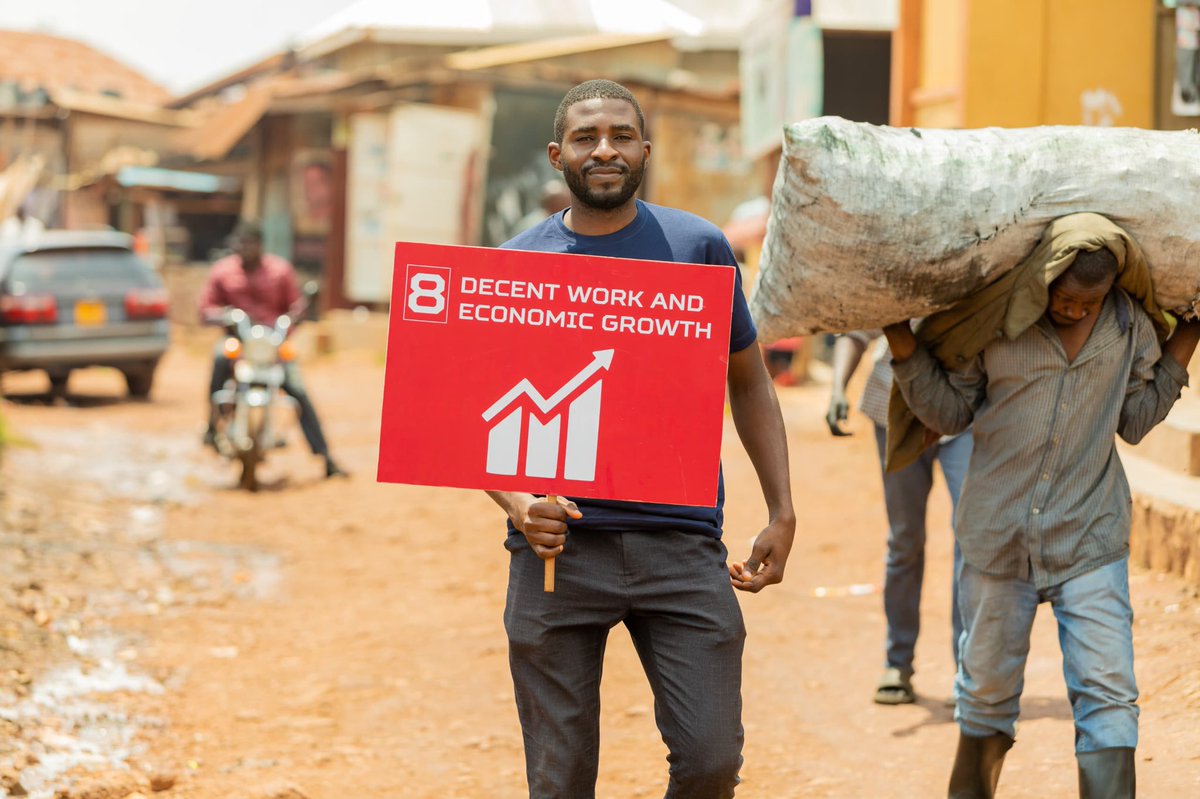 ivandosa_'s tweet photo. On the heels of recent UN day celebrations, @OpenSpaceUganda &amp; @UNAUGANDA conducted a community awareness SDGs campaign in Kalerwe whose primary objective was to remind and emphasize vital roles each person plays in achieving and realizing these global objectives.
#Action4SDGs https://t.co/zpkVCQ3yCu