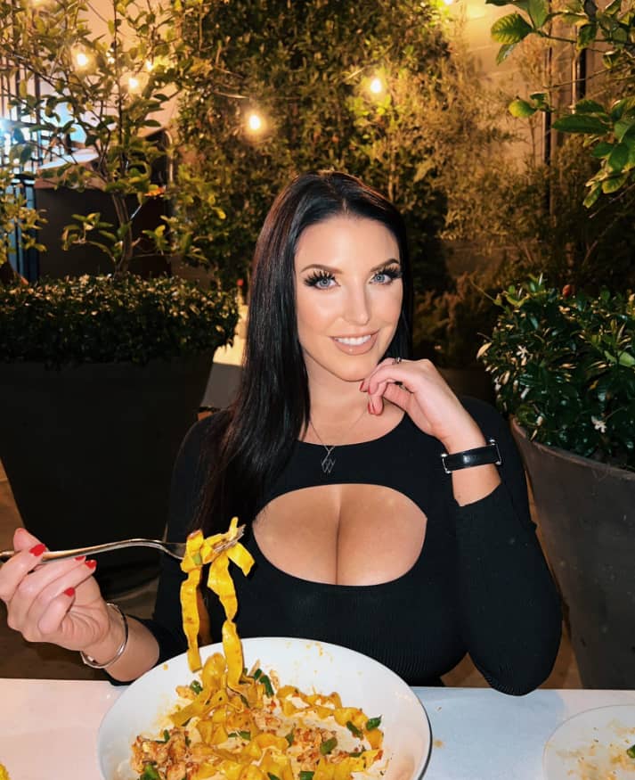 AngelaWhit63877's tweet photo. Am available for fun dm let's have some https://t.co/8ew24Lhsj5 me up for any sex deals chat me up on my telegram https://t.co/yiThFKhmFT https://t.co/qbuiQqvAfQ
