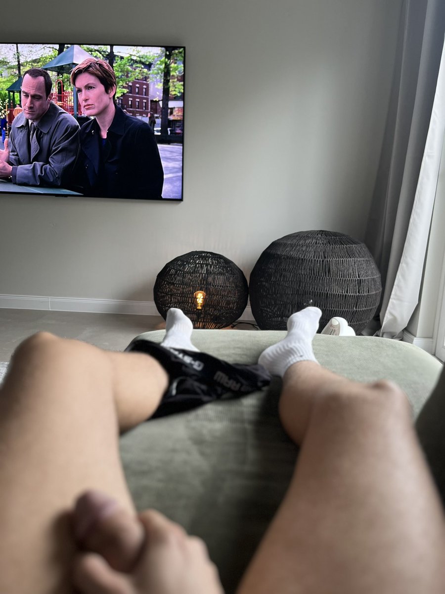 Entspannter Dienstag. Wer will zwischen den Beinen liegen?