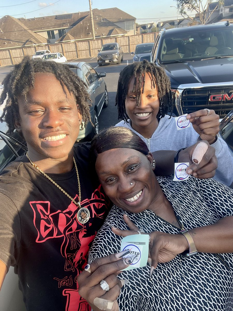 We voted 10/28/24🗳️!!! Me and My Twinzzz n dem!!! 
#VotingisYourSuperPower
#VoteitsYourRight
#VoteYourVoiceMatters