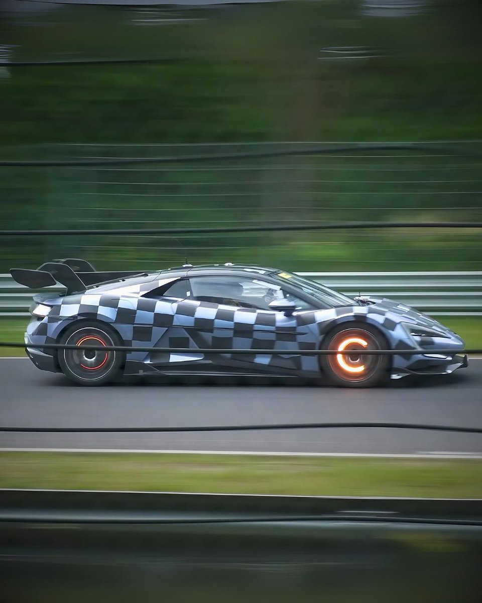 يأتي ذلك بعد إنجازها المذهل الأخير المتمثل في الوصول إلى سرعة 375 كيلومتراً في الساعة، مما يجعلها ثالث أسرع سيارة كهربائية في العالم

ومع تجاوز ريماك نيفيرا و أسبارك أول فقط لها في السرعة القصوى، أثار مظهر U9 في نوربورغرينغ تكهنات حول محاولة محتملة لتسجيل زمن اللفة