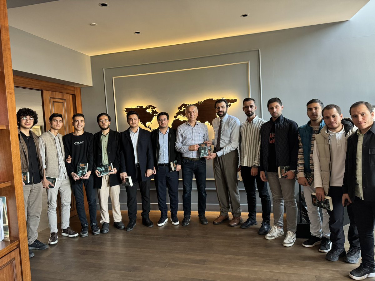 Onlar Anadolu’nun değişik illerinden gelerek İstanbul’da üniversite okuyan kardeşlerim. 

Hepsinin ayrı ayrı hayalleri var.

Fakat ülkemizin geleceğine dair, daha adil, dahi merhametli bir dünyaya dair ortak hayalleri var. Hayallerini gerçekleştirmek için gayret ediyorlar.