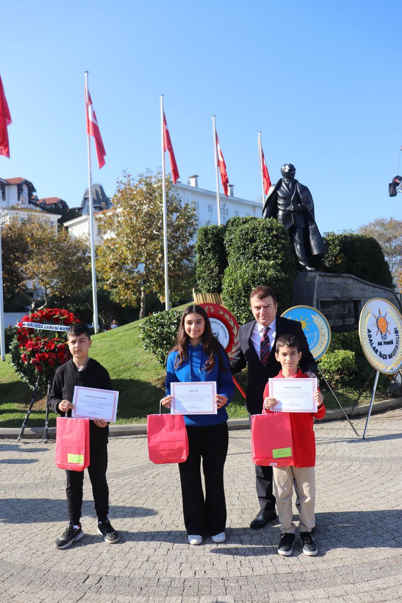 29 Ekim Cumhuriyet Bayramı Törenleri kapsamında Büyükada Atatürk Meydanında 29 Ekim Cumhuriyet Bayramı Kutlama töreni düzenlendi.