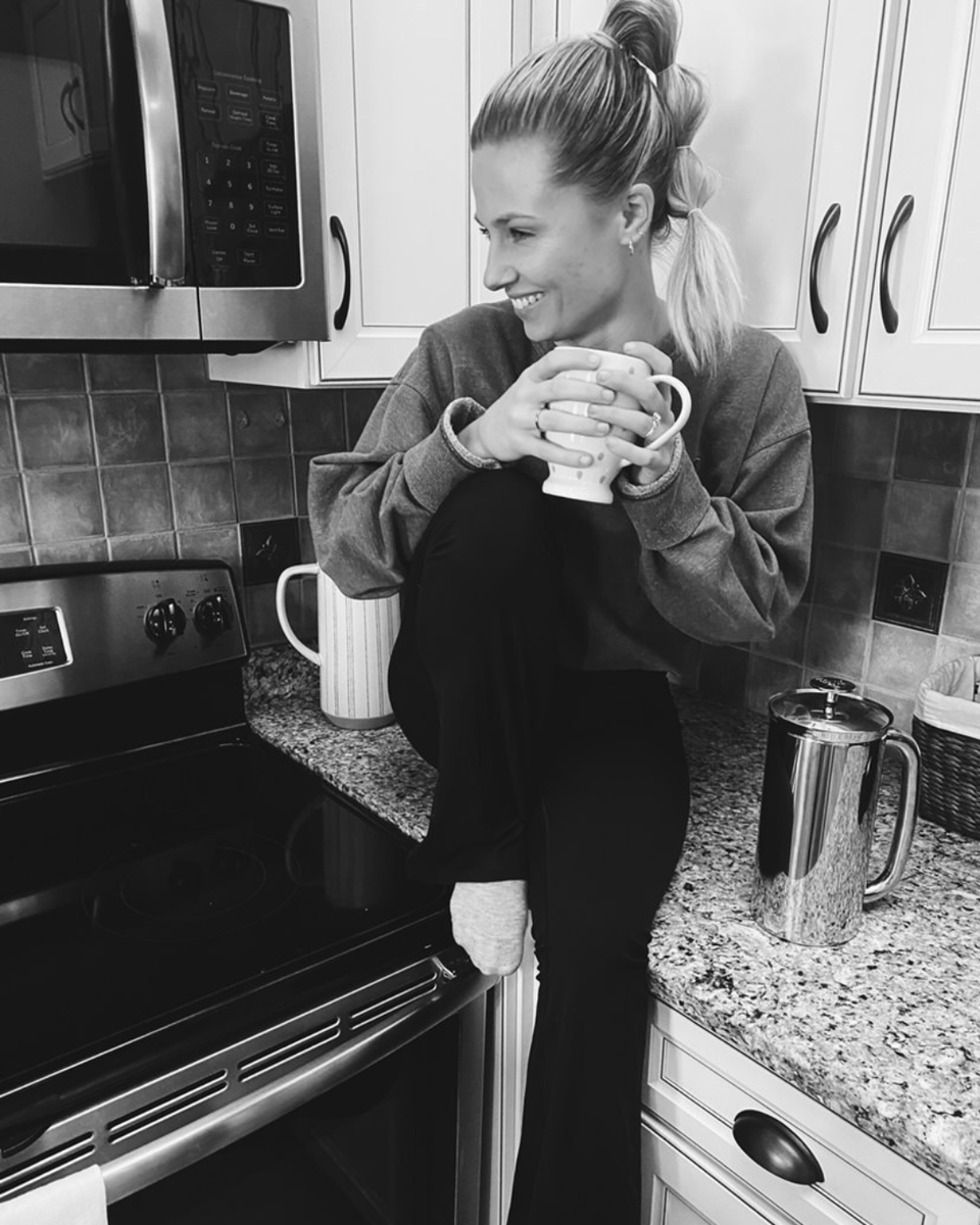 espro's tweet image. When a good, clean cup of coffee in the early morning tastes like good vibes 👑 #espro