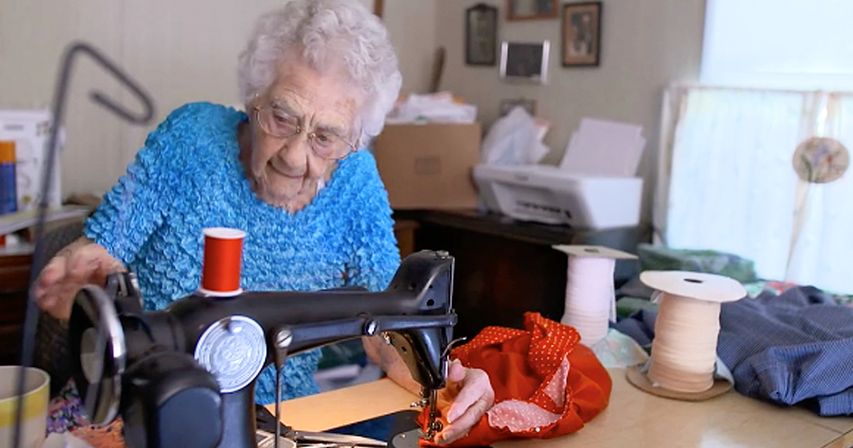 GodVineCom's tweet photo. 100-Year-Old Wakes Up At 3AM Every Day To Help Children She's Never Met https://t.co/xEQGJnhvqn https://t.co/wNQMGLqalx