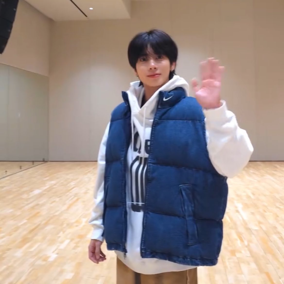 txt_cuddle's tweet photo. 얼굴이..너무 짝아 https://t.co/HOyiVkHmLl
