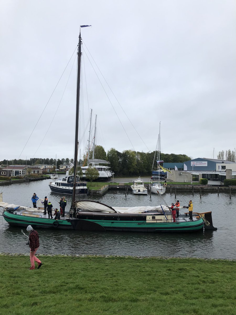 FanTastic521234's tweet photo. #Strontrace
Koploper ‘De Nynke’ (Vrije Klasse)
nu in #Warmond
Die foto’s komen vast zo van anderen
Hier een foto van De Nynke bij de start gistermiddag in #Workum
Onder begeleiding van een grote trom werd De Nynke vlot door It Soal gejaagd, tegen de wind in
@Strontrace https://t.co/srDV6gkOVG