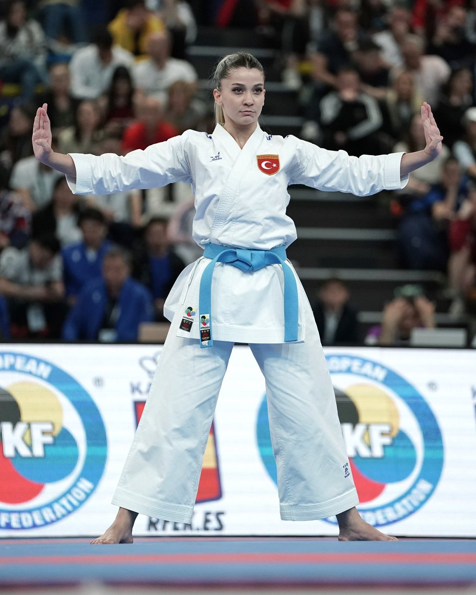 Dimdik bir duruşla, bu şanlı bayrağı göğsümüzde gururla taşıdığımız nice yıllarımız olsun. Cumhuriyet Bayramımız kutlu olsun! 🇹🇷