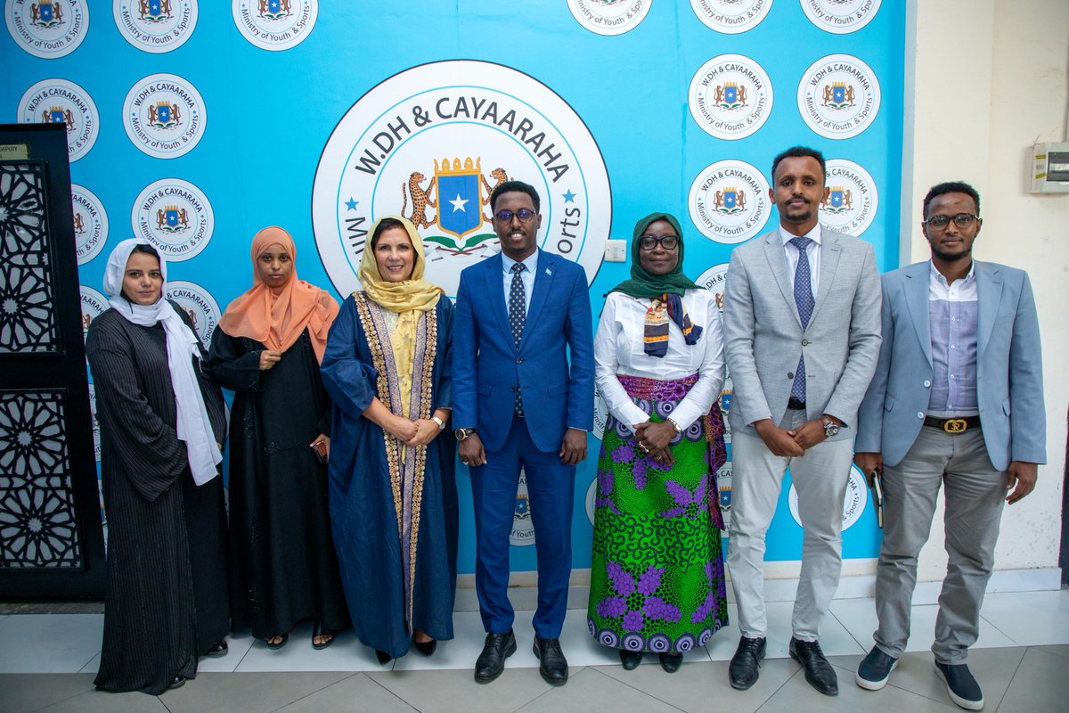UNFPA_SOMALIA's tweet photo. Today, @LailaBaker64, #UNFPA RD for Arab States met with @MoBareMohamud, Minister of @MoysFGS, in Mogadishu. Their discussions focused on key topics, including Youth, Peace, &amp; Security, the implementation of the NYP, and UNFPA’s ongoing support for youth development in Somalia. https://t.co/PIGzthCjdi
