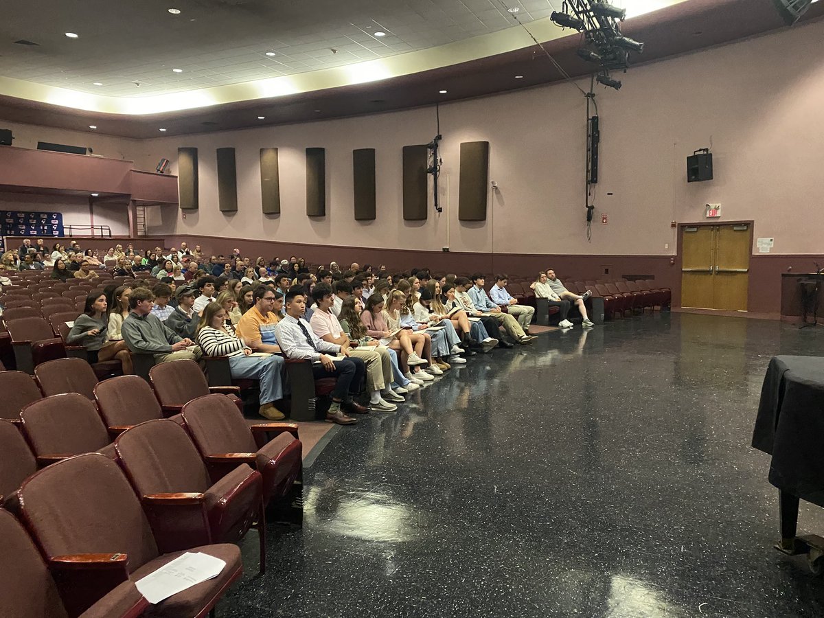 Last night we inducted some fantastic SSHS students into the NYS Science Honor Society!! Congratulations to these students and their families! 🧫 🧬 🧪 <a href="/RVCSchools/">Rockville Centre School District</a>