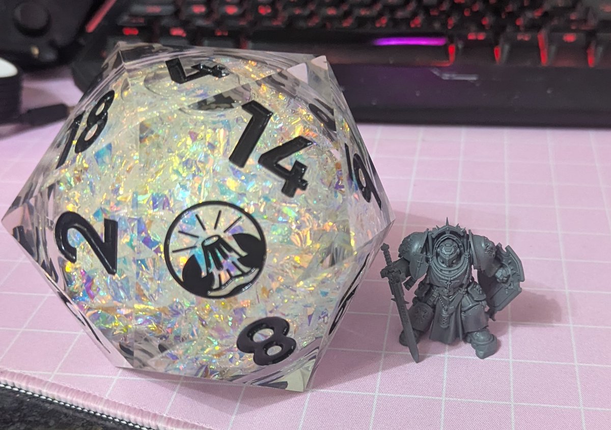 Roll1ToExplode's tweet photo. My partner gave me a MASSIVE liquid core d20 π
The wrong order arrived and they said to keep it, so she gave me this and polyhedrals!
#dice #dicegoblin #d20 #liquidcore #liquidcoredice https://t.co/z9C1QTGCF3
