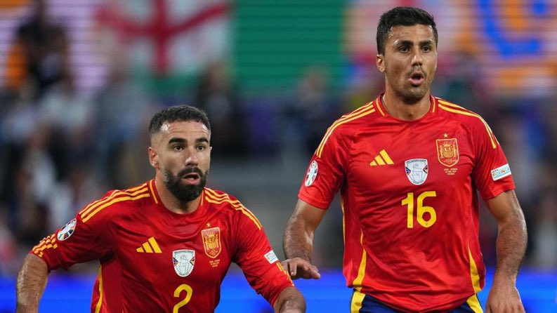 Rodri: “Hablé con Carvajal, ¡él también se lo merecía! La primera llamada que recibí al salir de la gala fue la de el”.

“Es un jugador con el que tengo mucha relación, más ahora con la lesión, es un jugador que comparte los mismos valores que yo, me felicitó”