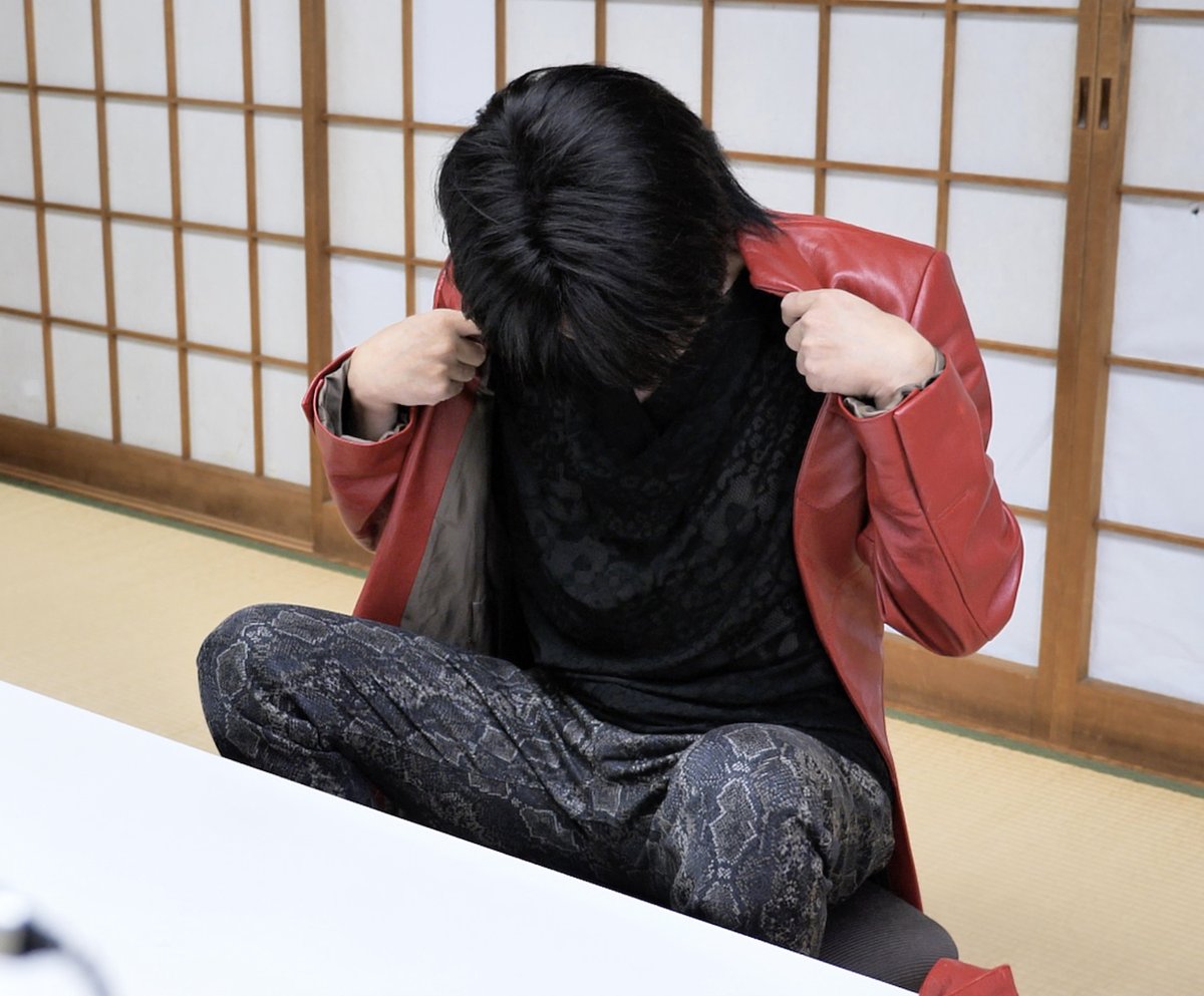 staff_katoy's tweet photo. アシンメトリーになっているめっさ個性的なジャケットです♪❤️❤️❤️

jacket ＃Situationist
T-shirt ＃ankoROCK
pants ＃NEPENTHES https://t.co/fkvqHiNRve