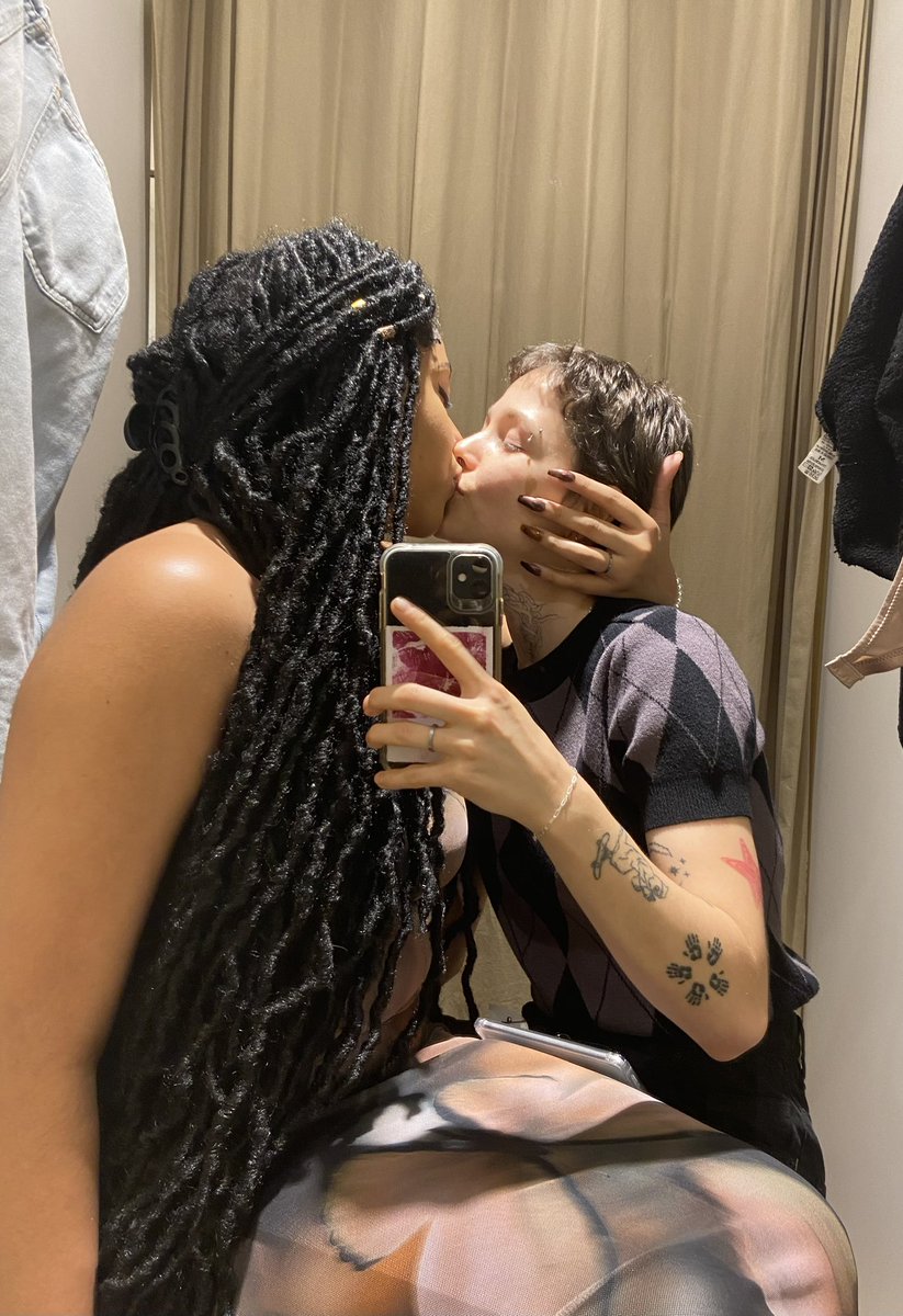 𝚜𝚊𝚙𝚙𝚑𝚘𝚌𝚘𝚞𝚙𝚕𝚎𝚜 (@wlwlesappho) on Twitter photo 