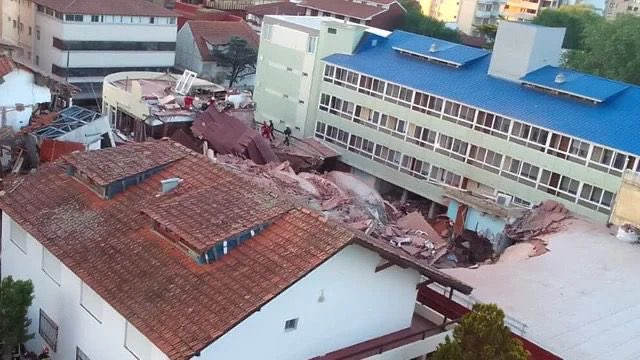 NachoValleok's tweet photo. LA CORRUPCIÓN MATA

El intendente kirchnerista Gustavo Barrera de Villa Gesell habría autorizado la obra del Apart Hotel Dubrovnik. 

INOPERANCIA ABSOLUTA!