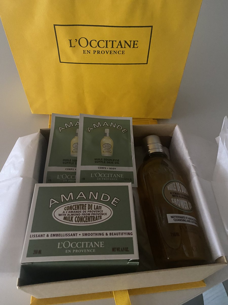 Thank you M for the L’Occitane gift set!! I absolutely love this shower oil &amp; body lotion 😍🙏🏻