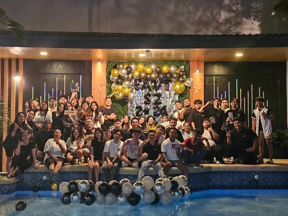 uniszone's tweet photo. Happy 3rd Monthsary, EAVT-STARTERZONE! 🎉💫

Three months ago, we started this journey together with big dreams, high hopes, and a shared love for UNIS. Since then, we’ve come so far and grown into something truly special—a family that stands by each other, celebrates together, and always rises to the occasion. Each one of you has made a unique mark on our team, and your passion, hard work, and heart have been at the center of every accomplishment.

From late-night voting marathons to the excitement of hitting new milestones, every moment we’ve shared has been full of dedication and joy. We've faced challenges, stayed up long hours, cheered each other on, and always came through stronger than ever. It’s amazing to look back and see how much we’ve achieved in just three months, and there’s no doubt there’s so much more to come.

Thank you to every EAVT-STARTERZONE member for your unwavering support and commitment. Your contributions, no matter how big or small, make all the difference, and I’m so proud of what we’re building together. Here’s to many more months (and years!) of victories, laughter, and unforgettable memories with each other.

Let’s keep pushing forward, aiming higher, and supporting UNIS with everything we’ve got. The best is yet to come! 💖🌈

Happy 3rd Monthsary, team! 🥂🌟

#UNIS #유니스