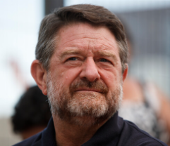 SebastianRochaZ's tweet image. 🔹El nuevo alcalde de Puente Alto, Matías Toledo, llama fascista y ultra derechista a Pancho Orrego @PanchoOrregoG , alguien típico de clase media.

Y llama a votar por Claudio Orrego Larraín @Orrego , del Saint George&apos;s College de Vitacura.

Que payaso mas impresionante 🤡