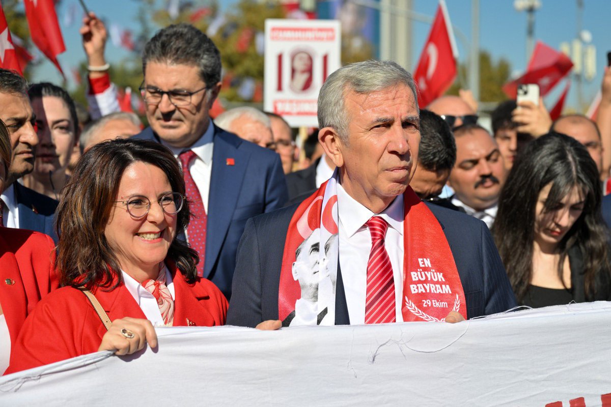 mansuryavas06's tweet photo. Cumhuriyetimizin 101. yılında Ata’mızın huzurunda olmanın mutluluğunu yaşıyoruz.  @eczozgurozel 

Ulu Önderimizin bizlere emaneti olan ülkemizin bölünmez bütünlüğü için çabalamaya ve çalışmaya devam edeceğiz.

Yaşasın Cumhuriyet! 🇹🇷 https://t.co/LnU7SfSoo7