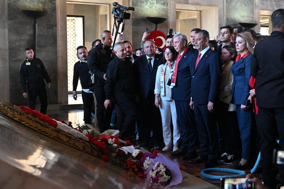 mansuryavas06's tweet photo. Cumhuriyetimizin 101. yılında Ata’mızın huzurunda olmanın mutluluğunu yaşıyoruz.  @eczozgurozel 

Ulu Önderimizin bizlere emaneti olan ülkemizin bölünmez bütünlüğü için çabalamaya ve çalışmaya devam edeceğiz.

Yaşasın Cumhuriyet! 🇹🇷 https://t.co/LnU7SfSoo7