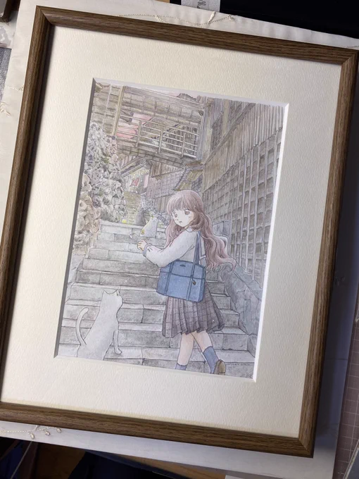 「坂の上に何があるの?」デジタル線画/透明水彩/ウォーターフォード八切り額#融合式 夕暮れは狭間の時間。猫たちに誘われて、古い街並の石段を上った先には何があるの?とても時間をかけて少しずつ線画を進めていった作品です。橋を渡る猫さんが密かにお気に入り。 