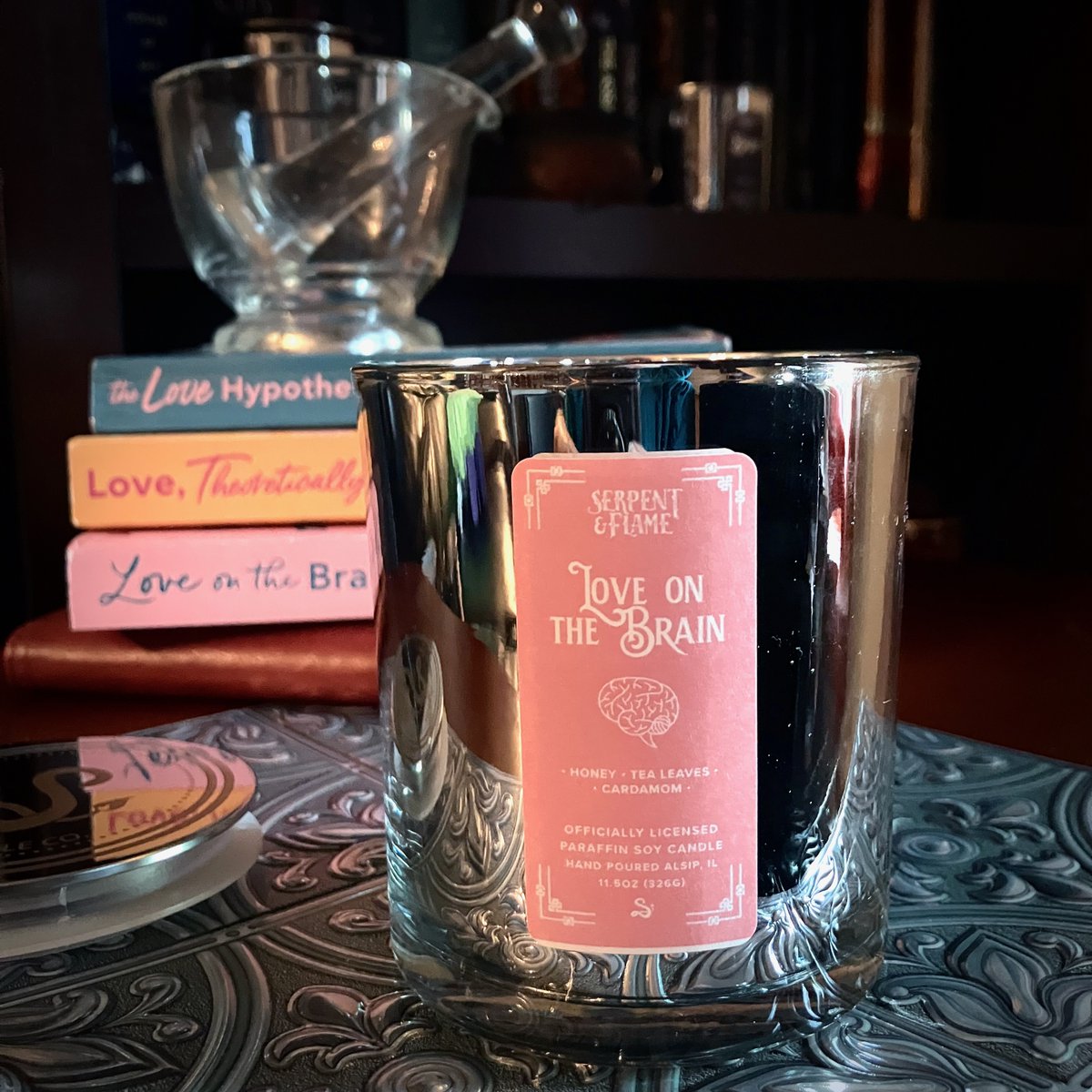 My current candle mood: Love on the Brain.  I'm trapped in a romance book rabbit hole lately.  This blend is part of our Ali Hazelwood collection.

serpentandflame.com/collections/al…