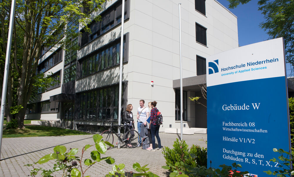 HS Niederrhein (@hsniederrhein) on Twitter photo Neben den klassischen Studiengängen bietet unser <a href="/FBWirtschaft/">HS Niederrhein FB Wirtschaftswissenschaften</a> auch Studienprogramme an, die mit einer Berufstätigkeit vereinbar sind. Für den berufsbegleitenden Bachelor und den berufsbegleitenden Master werden zeitnah Info-Veranstaltungen angeboten: t1p.de/fevex Neben den klassischen Studiengängen bietet unser <a href="/FBWirtschaft/">HS Niederrhein FB Wirtschaftswissenschaften</a> auch Studienprogramme an, die mit einer Berufstätigkeit vereinbar sind. Für den berufsbegleitenden Bachelor und den berufsbegleitenden Master werden zeitnah Info-Veranstaltungen angeboten: t1p.de/fevex