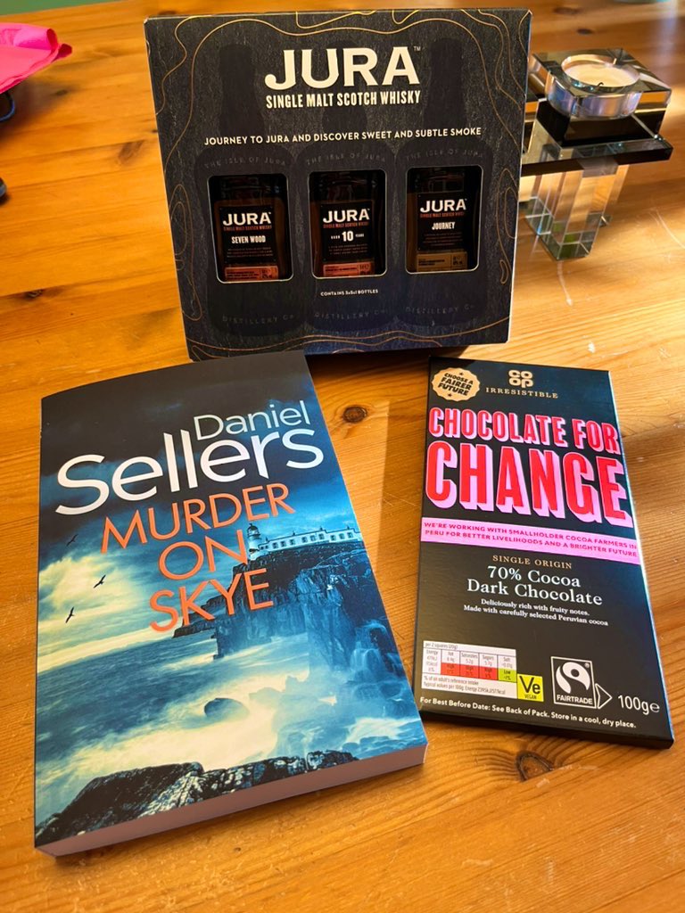 Book 4 is here!! So it's #giveaway time! #Win gorgeous Jura whisky miniatures, chocolate and a signed copy of #MurderonSkye
Just:

✅ like
✅ retweet
✅ follow me
 
(UK residents only - alcohol) 
#winner picked 1 Nov
#competition #free #WhatwouldLolaHarrisdo