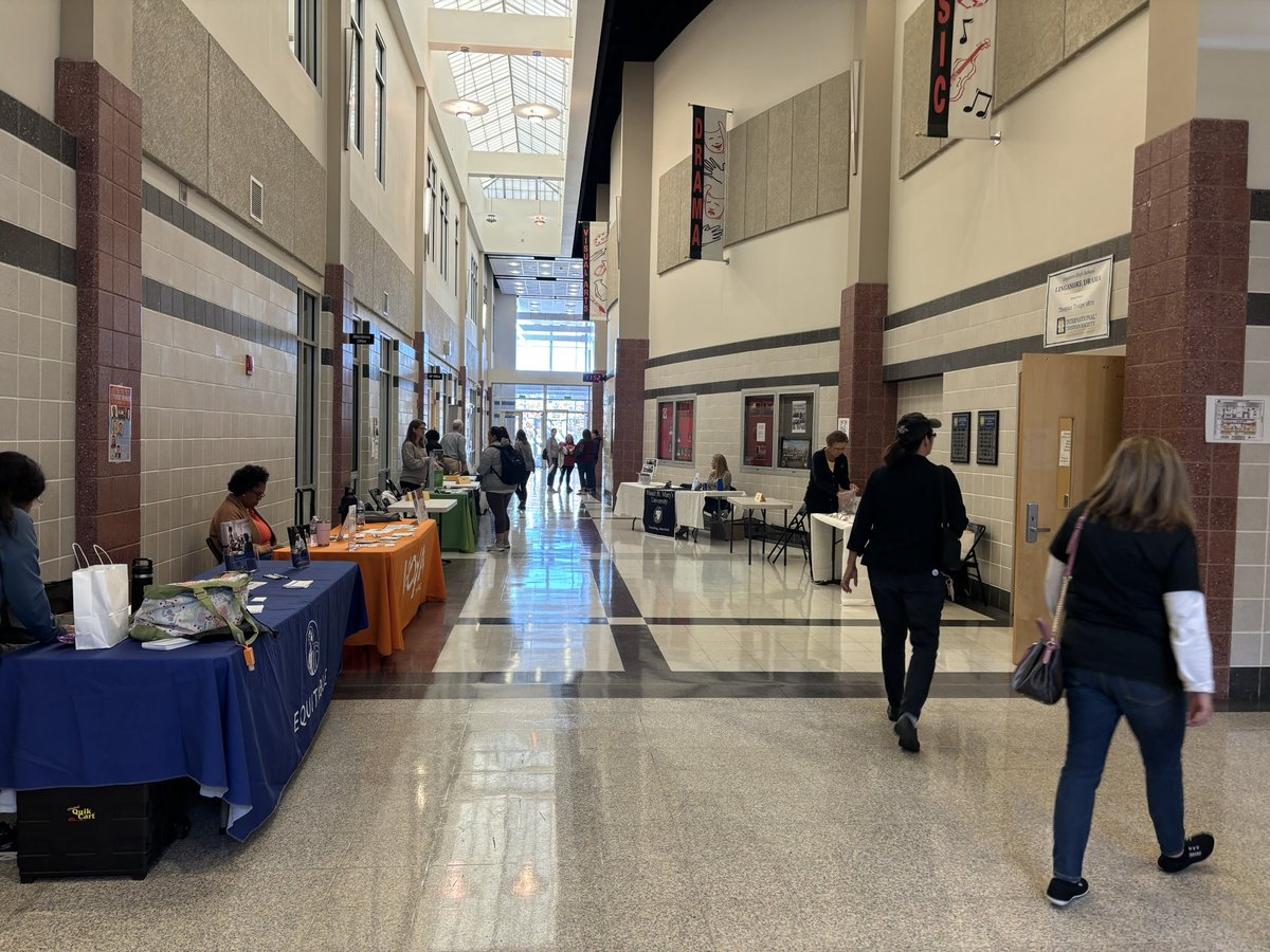 AMorgan_FCPS's tweet image. Annual FCPS/FASSE Professional Learning Day. Grateful that our district prioritizes professional learning for all staff. Thank you to all the individuals that helped make this day a great success. #fcpssupport
