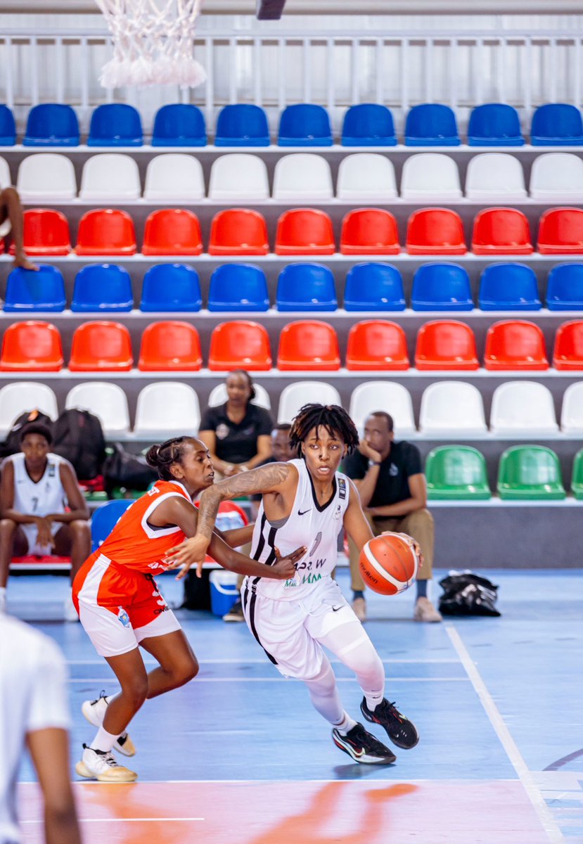 ferwabaRW's tweet photo. The lionesses at it again๐ฅ๐!
HT score: APR W ๐ท๐ผ 64-24 ๐ช๐นHAWASSA CITY
๐บ Watch Live: https://t.co/EpSB6ar6NM
๐ธ: @ShemaInnocent12
#WinforAPR #WBLA https://t.co/4sD9kNdJ7M