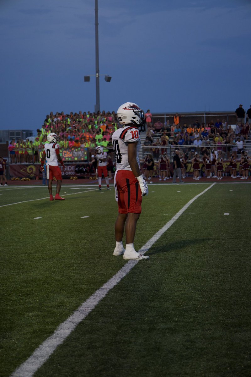 AaronCooperJr2's tweet image. hudl.com/v/2PzYE6 Coaches please take a look at my regular season highlights!

Rec - 41
Yds - 1144
Ypg - 114.4
Avg - 27.9
Td - 17

(8-2)
Playoffs ready❗️🕺