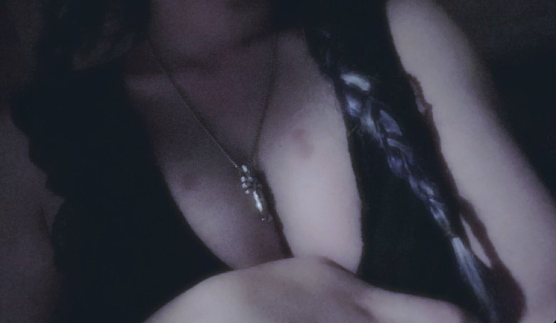 ix_ero's tweet photo. キスマ付き乳💋 https://t.co/At0wAkKixL