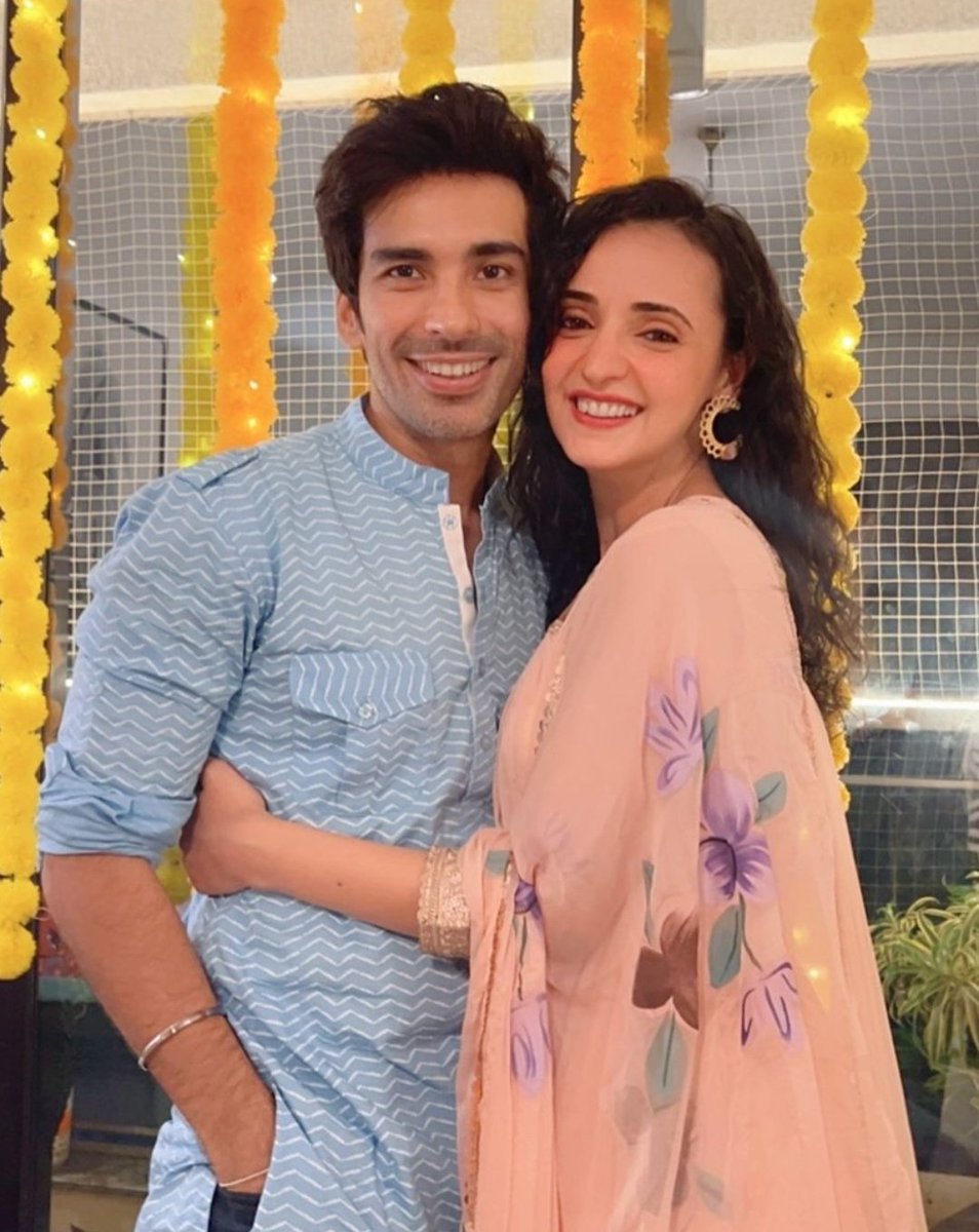 Sanaya Irani Daily tweet media