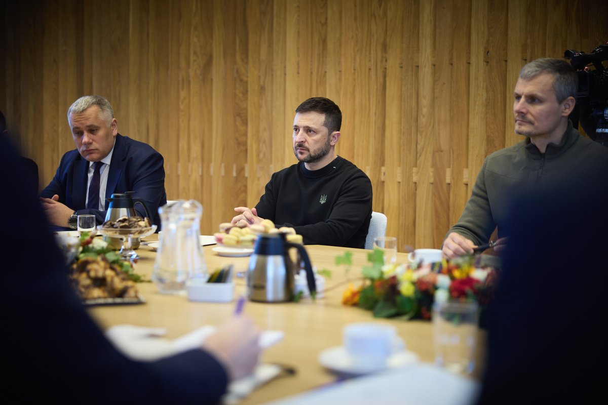 ZelenskyyUa's tweet photo. I had a productive meeting with Danish Prime Minister Mette Frederiksen @Statsmin in Reykjavík, where we discussed the success of the recent Ukraine-Nordic Summit.

I am deeply grateful to Prime Minister Frederiksen personally and to Denmark for their steadfast support in saving lives and preserving Ukraine’s future, for its leadership in supporting Ukrainian weapons production, enhancing our air defense, and setting a strong example for other partners.

We emphasized the importance of sustaining pressure on Russia to curb its war financing and bring peace closer, urging broader support from European and G7 partners.

We also discussed potential cooperation in training and equipping a Ukrainian brigade, advancing the Peace Formula, and strengthening cooperation with the Global South to secure a just and lasting peace.
