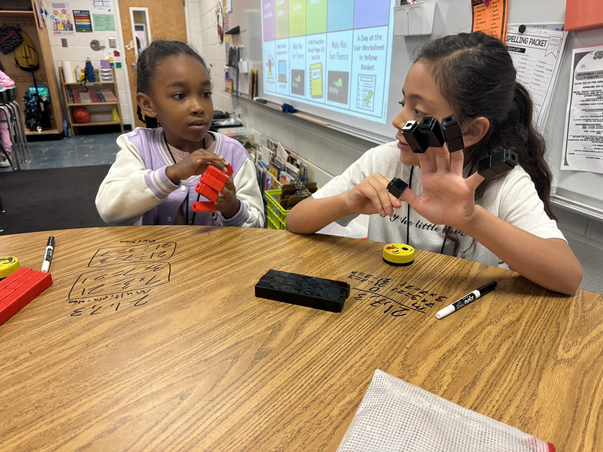TRE_Jefferson3's tweet image. If you give kids linking cubes…. They’re going to make fake nails 😂 They just can’t resist. #learningshouldbefun #3rdgrade #MrsJefferson