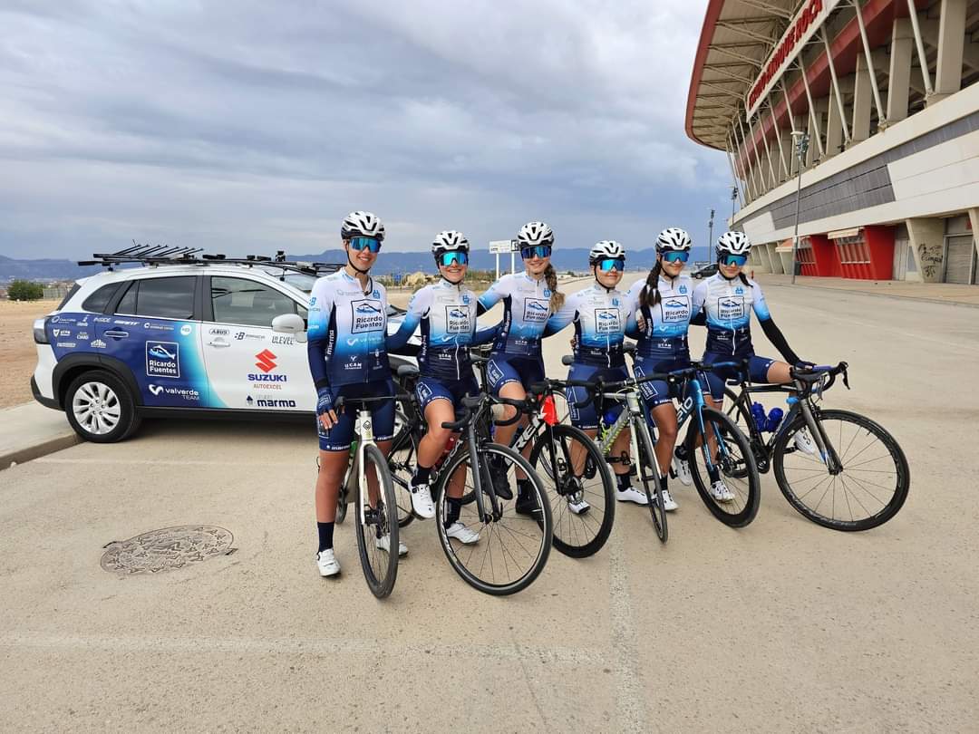 🗓️ Durante el mes de 𝐧𝐨𝐯𝐢𝐞𝐦𝐛𝐫𝐞 anunciaremos todos los nombres que darán forma a la plantilla femenina 2025, que un año más contará con corredoras de las categorías júnior y cadete.

🚘 El #Vitara de <a href="/Suzuki_Murcia/">Auto Excel</a> ha sido un miembro más del equipo esta temporada.